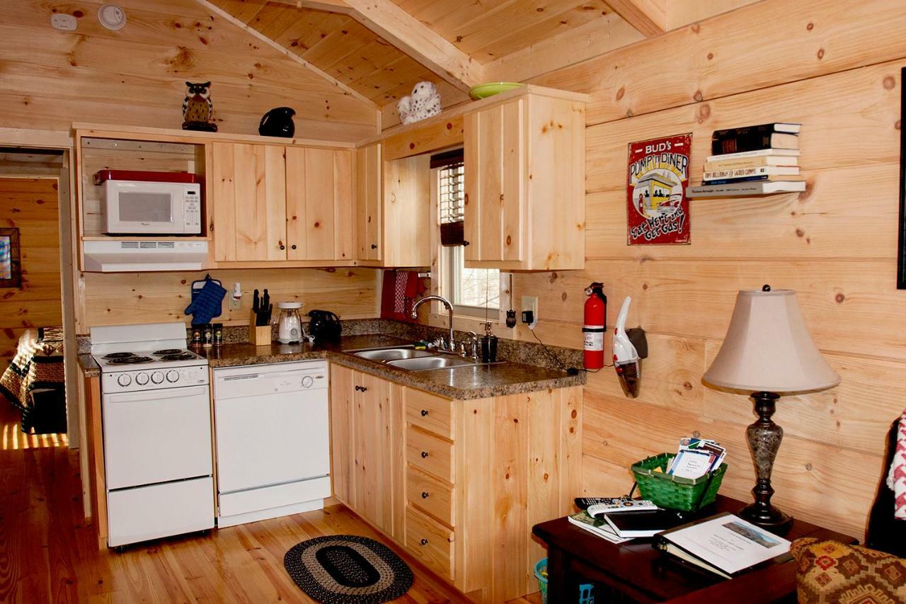 Pine Gables Cabins Villa Lake Lure Exterior photo