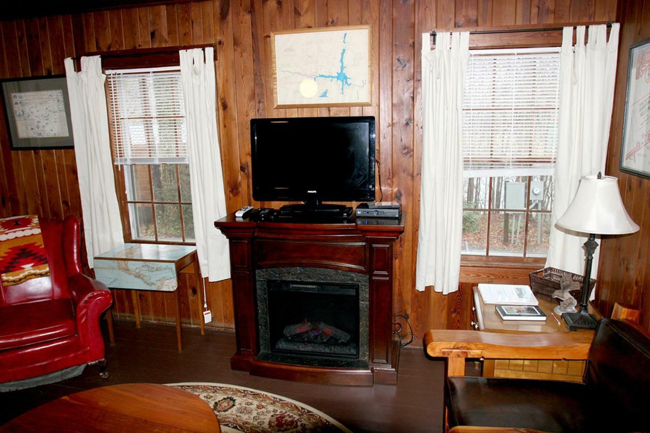 Pine Gables Cabins Villa Lake Lure Exterior photo